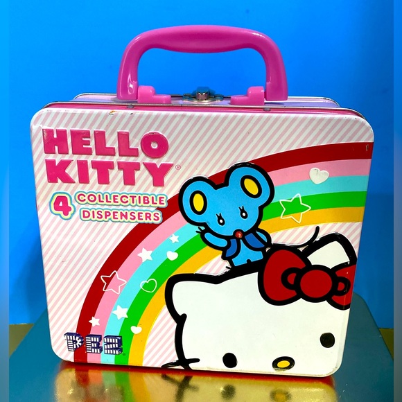 Hello Kitty Handbags - HELLO KITTY 2010 EMBOSSED METAL TOTE w/HANDLE & LATCH PEZ CASE, PLASTIC WINDOW